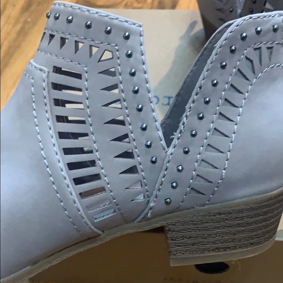 Laser cut out ankle booties - Picture 4 of 5